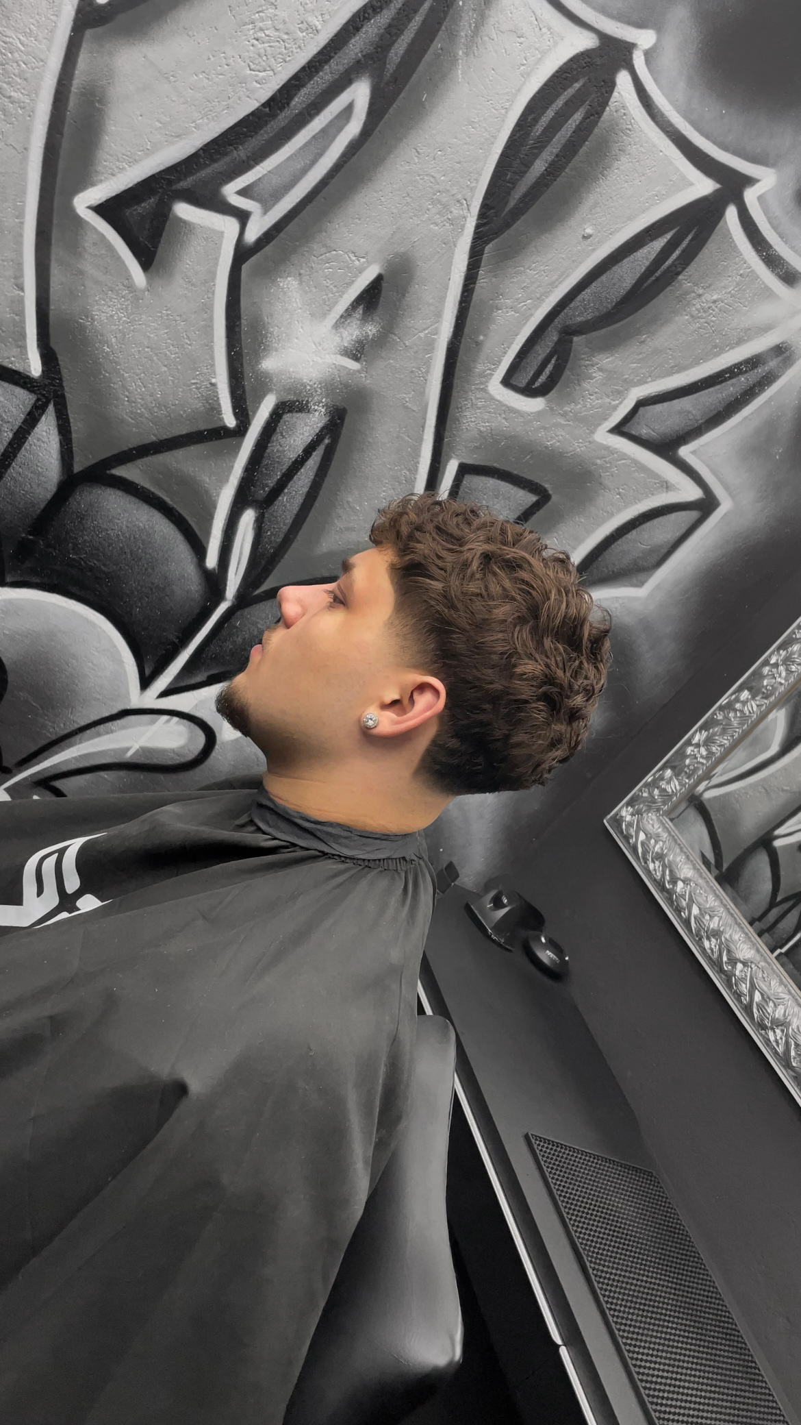Taper Fade – Nahaufnahme der scharfen Konturlinie